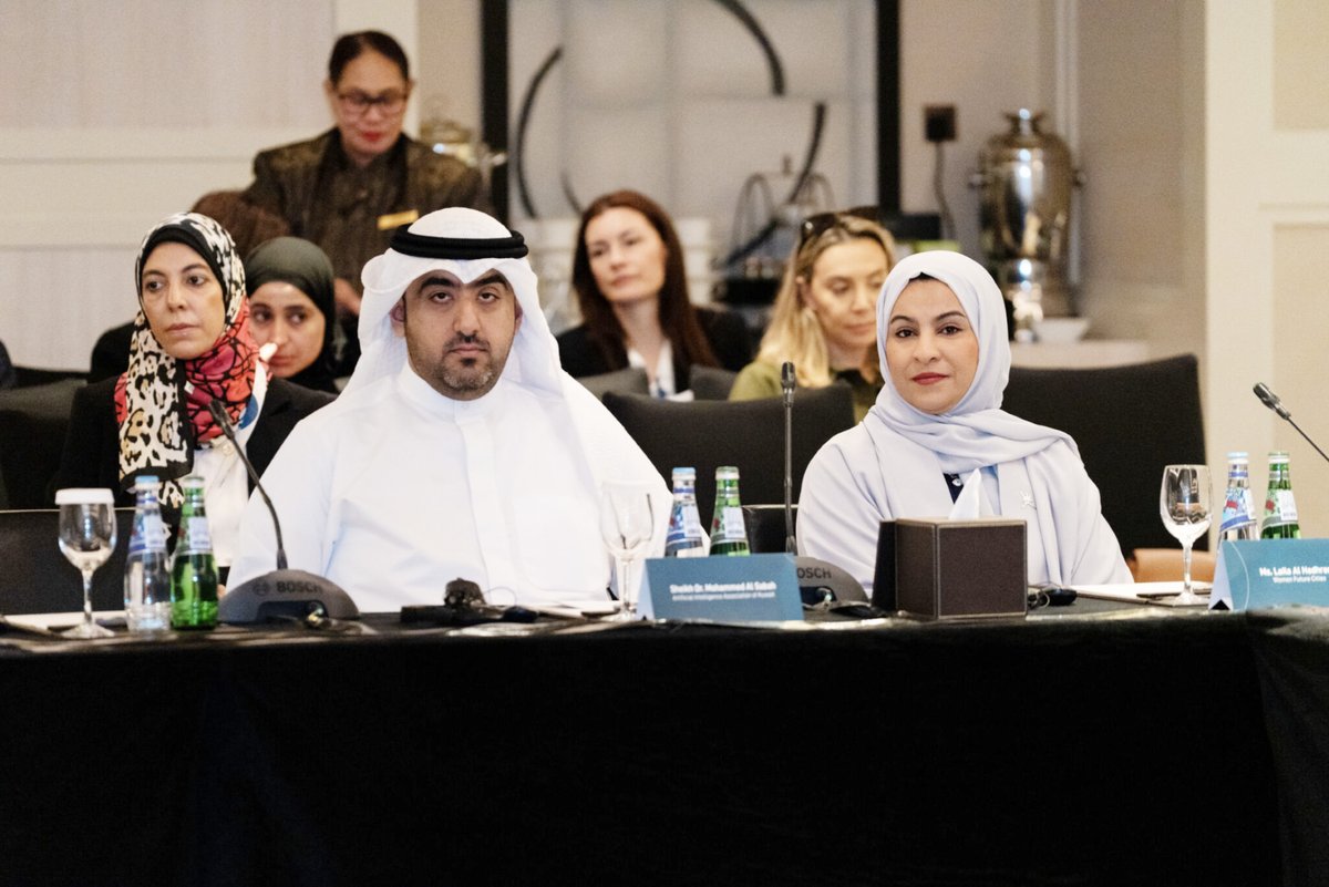 خلال جلسة (تسخير الذكاء الاصطناعي من أجل الحوكمة الذكية والتنمية المستدامة بدول الخليج) ضمن فعاليات (قمة إرثنا) في الدوحة

رئيس جمعية الذكاء الاصطناعي للأشياء الشيخ محمد أحمد الصباح يؤكد أهمية الدمج بين الذكاء الاصطناعي والخبرة البشرية

ow.ly/YHPg30sLQXS

#كونا #الكويت