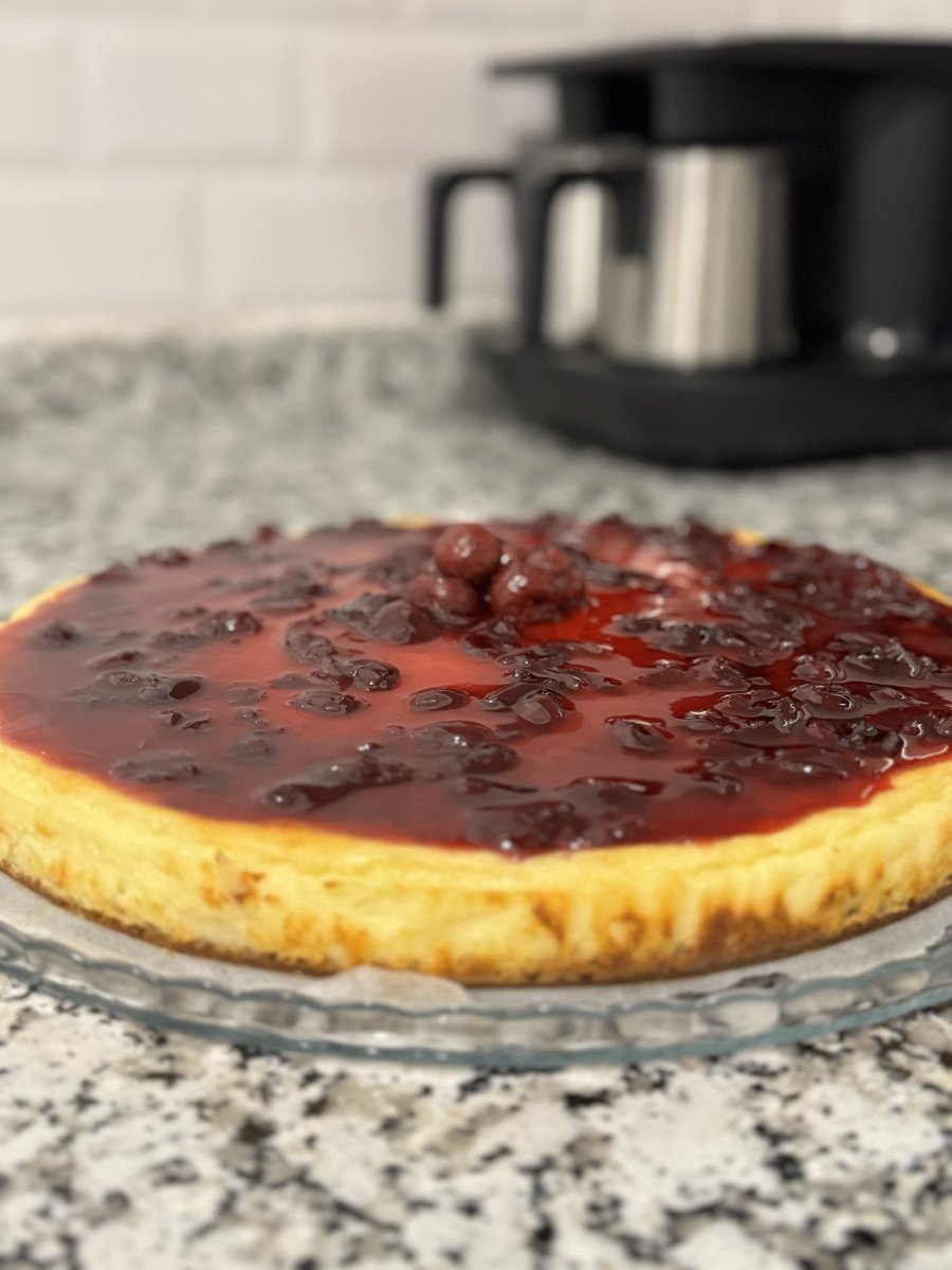 fatmatankiz2's tweet photo. Diyetimin düşmanı kendim olduğumu anladığım an mutfağa girdiğim andır🤭👩🍳
#chesscake https://t.co/eMFUmCVi8E