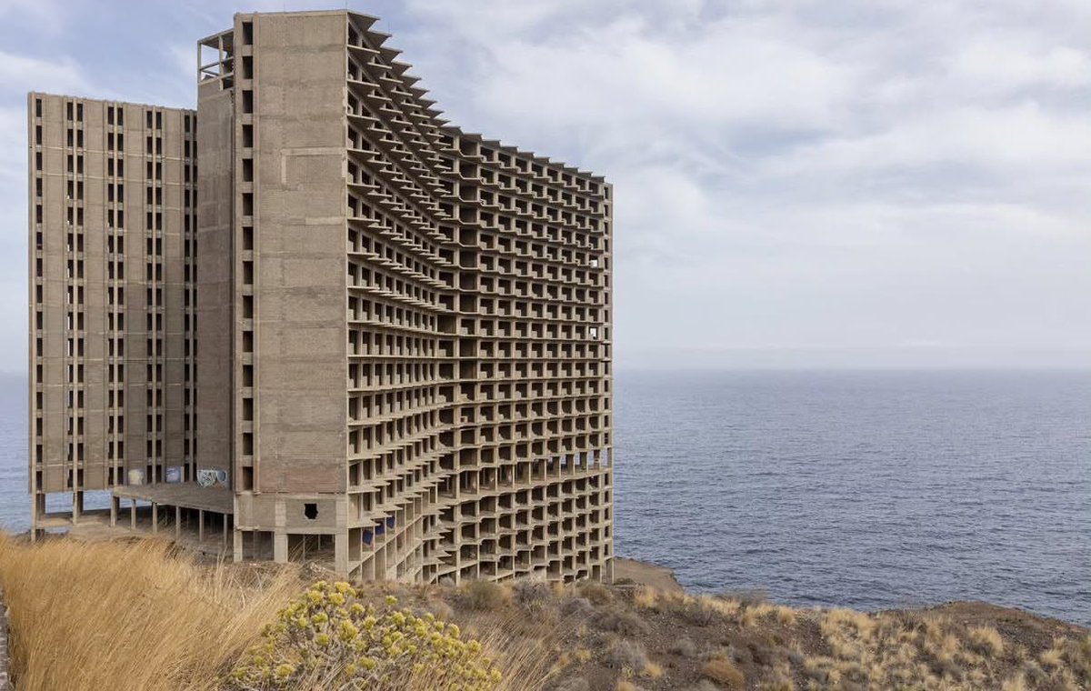 Hotel inacabado en Añaza (Tenerife)
Fotografía: Roberto Conte