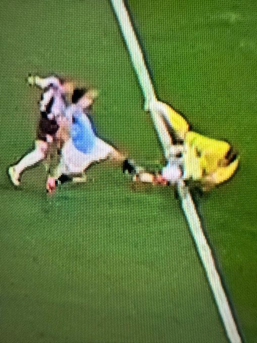 Oi <a href="/OptaJoe/">OptaJoe</a> <a href="/paddypower/">Paddy Power</a> <a href="/bet365/">bet365</a> defo taking the piss if you don’t awarding this as a shot on target. Clearly in cahoots and ripping punters off. I didn’t even on the boosts, but so many are.

Marmoush gets his toe to it before Martinez gets his gloves to it.

#MciAvl #Mcfc #Avfc