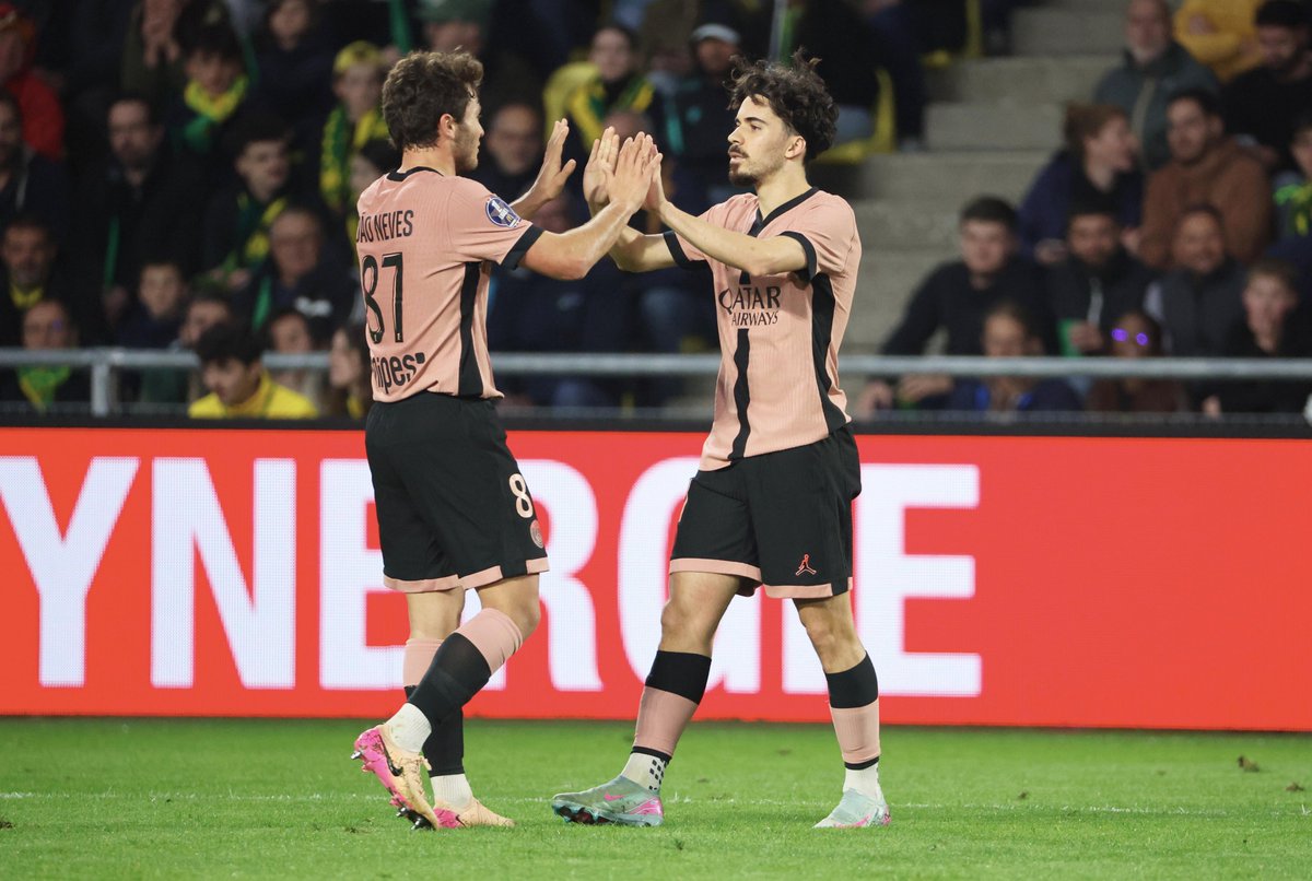 39 - Le Paris SG n’a perdu aucun de ses 39 derniers matches à l’extérieur en Ligue 1 (30V 9N), plus longue série d’invincibilité d’un club en déplacement dans l’histoire du top 5 européen (précédemment 38 pour le Milan AC entre 1991 et 1993). Voyageur. #FCNPSG