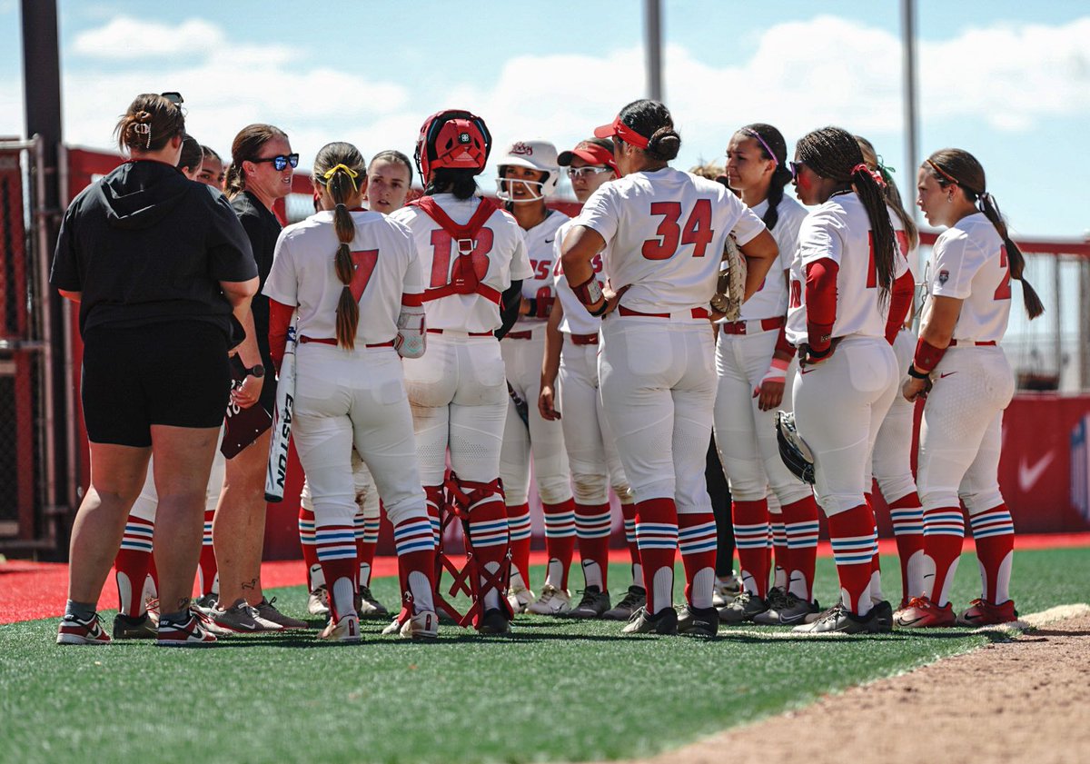 UNMLoboSB's tweet photo. UTEP takes a 3-1 lead in the top of the 3rd.

Jewels leads off before the lineup turns over.
#GoLobos https://t.co/0GotkTakK9