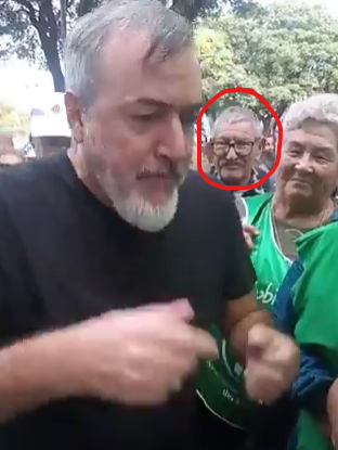 El "viejito" que levantaron los kukas llorando porque la pasa mal por culpa de Milei, es el mano derecha Rodolfo Aguiar, de la ATE.

El loko lleva 40 años robando en el sindicato, gana 4 MILLONES al mes y fue MONTONERO.

Todo lo de los kukas es mentira, y actuado. Es increible
