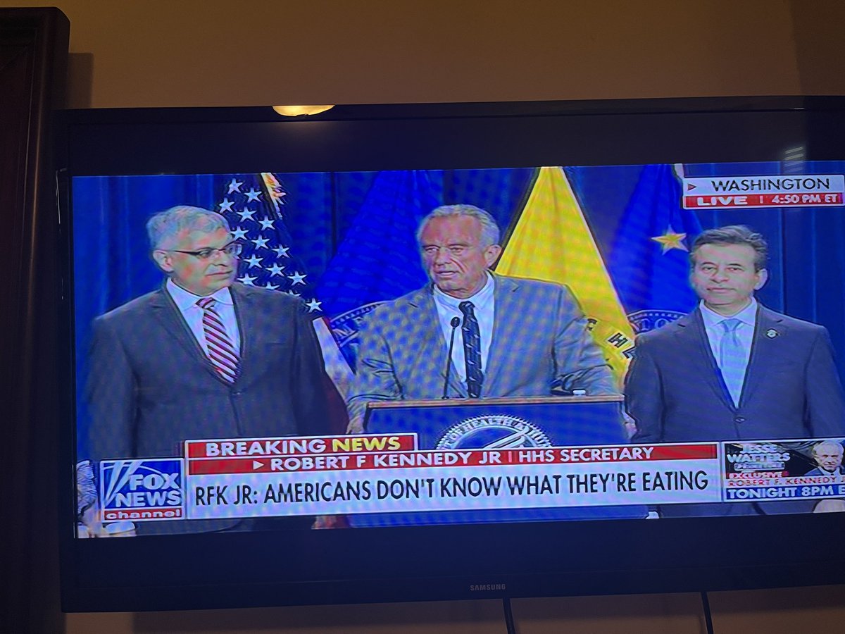 caryl1's tweet photo. Why is RFK Jr so dark? https://t.co/ouIJfa9fJH