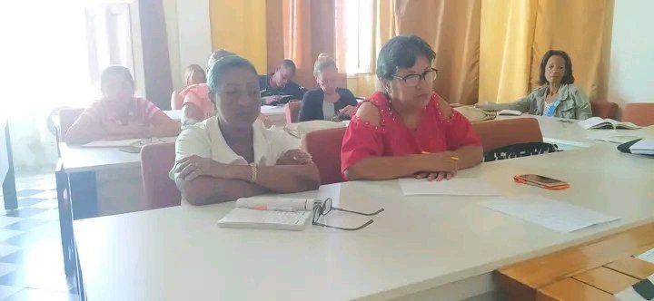 IvisOdio's tweet photo. #PalmaSoriano  preparación para el análisis y debates del tabloide #ContraLasDrogasSeGana  , con los educandos en las instituciones educativas del territorio.
#CubaSegura #CubaMined  @dpestgo @HenryAndre19942  @VidePvide  @mambisa25  @ElAvile67  @Educ_PalmaS @CeciliaGPea2 https://t.co/A78zyYVLMX