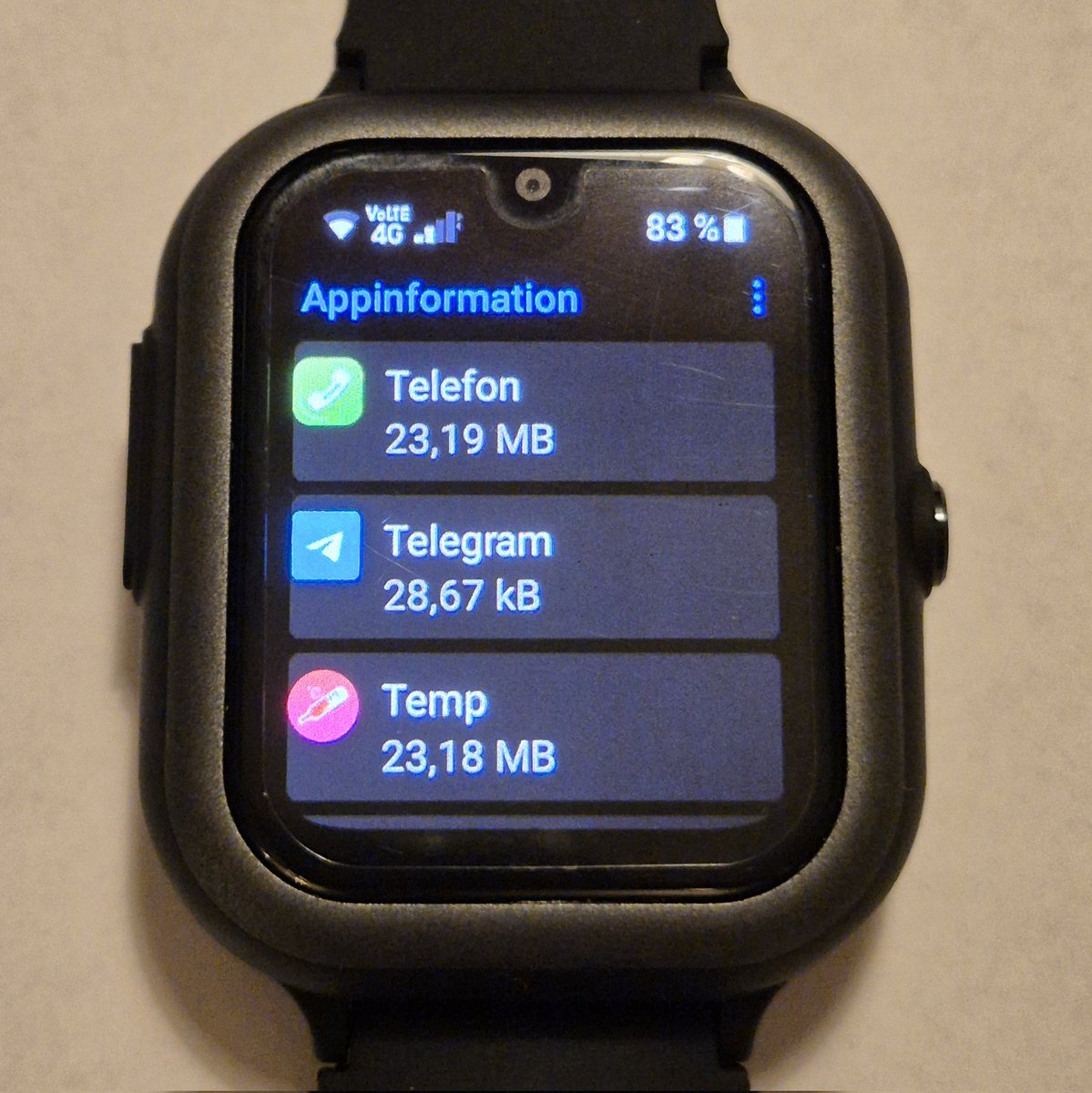 Någon som kan förklara för mig varför #Маруся och #Telegram är förinstallerade på nya barnklockan från #Safekid?