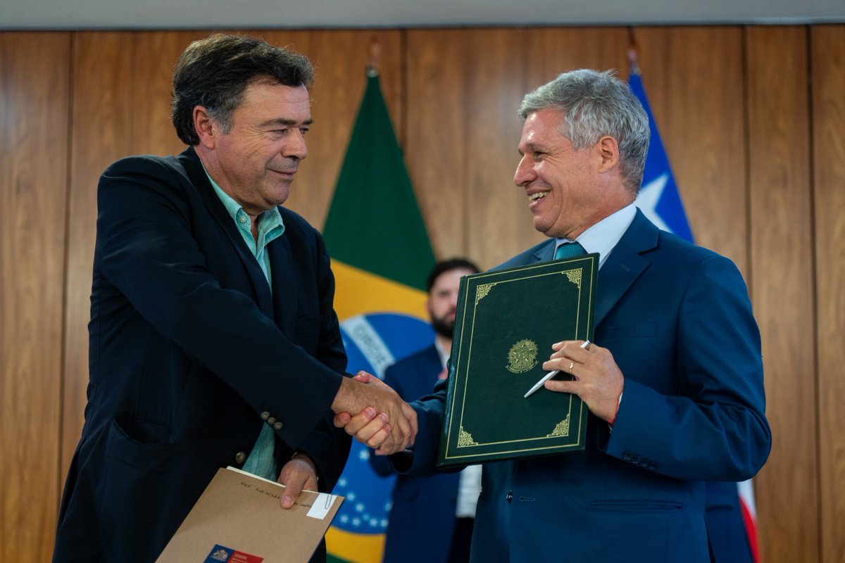 🇨🇱🇧🇷 Grandes avances para nuestra agricultura de la mano de Brasil. En la #VisitaDeEstado, firmamos dos importantes acuerdos para el sector agrícola: un memorándum de entendimiento para impulsar el desarrollo de la #AgriculturaFamiliar y otro para el uso de