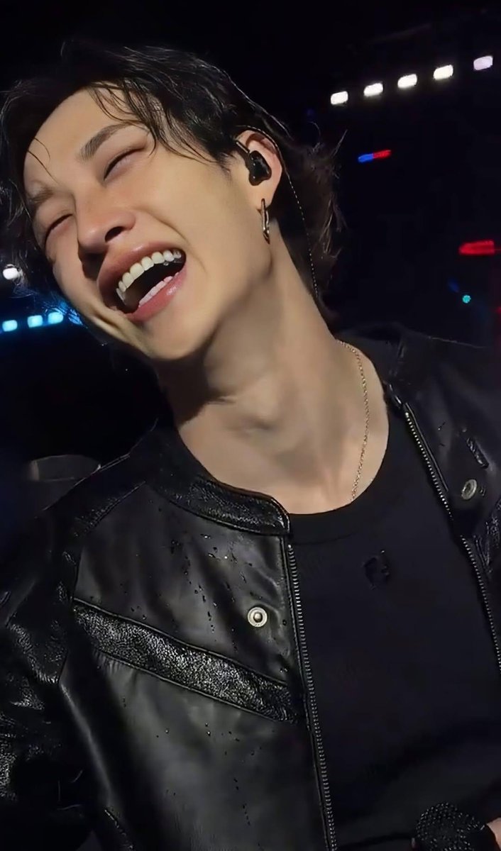 rwnkyu's tweet image. that damn smile........ ❤️‍🩹