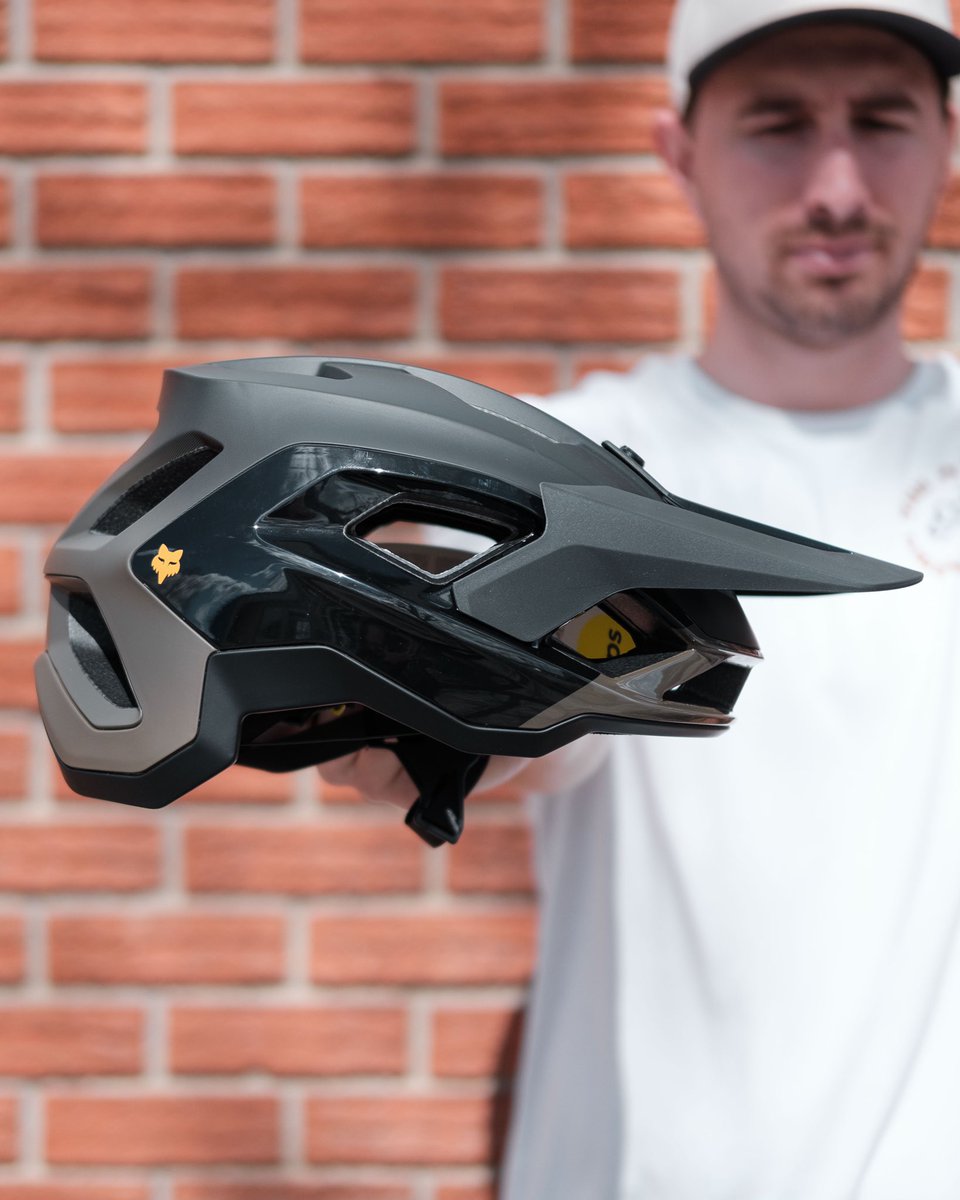 The new Fox Racing Speedframe and Speedframe Pro are in! MIPS, BOA (Pro-only), and a sunglass-specific storage system come together in a package that feels great and keeps your noggin safe while you’re out on the trails. Try one on next time you’re by!

#foxracing #fox #mtb #yyc