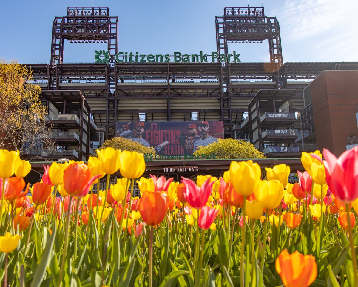 Happy Earth Day, Philly! You are so gorgeous in the spring!
