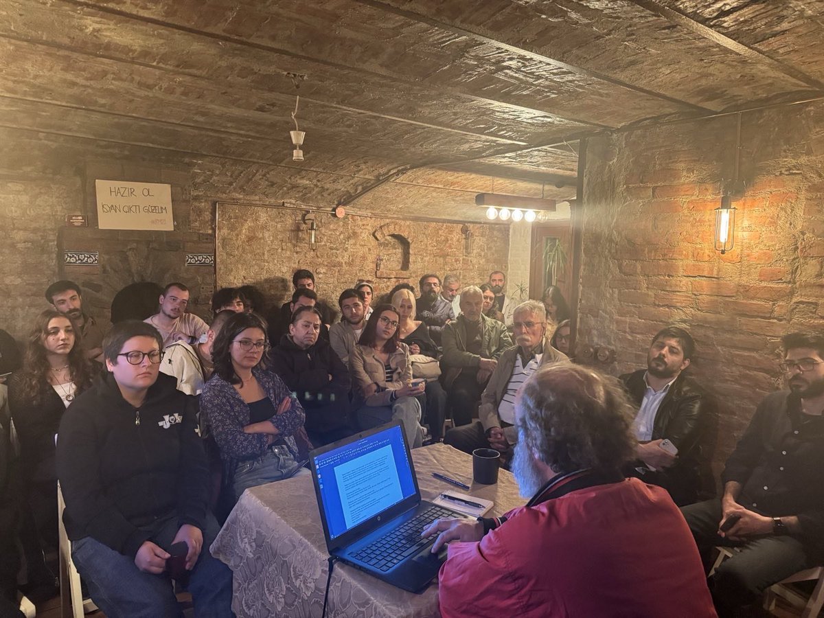 Toplumsal2025's tweet image. 📍İstanbul 

Holding ekosistemleri, endüstriyel kümeler, yeni nesil OSB’ler ve sanayi geliştirme koridorları üzerine; Fuat Yücel Filizler ile “Türkiye’de Sınai Dönüşüm” söyleşimizde buluştuk.

#holding #OSB #1Mayıs