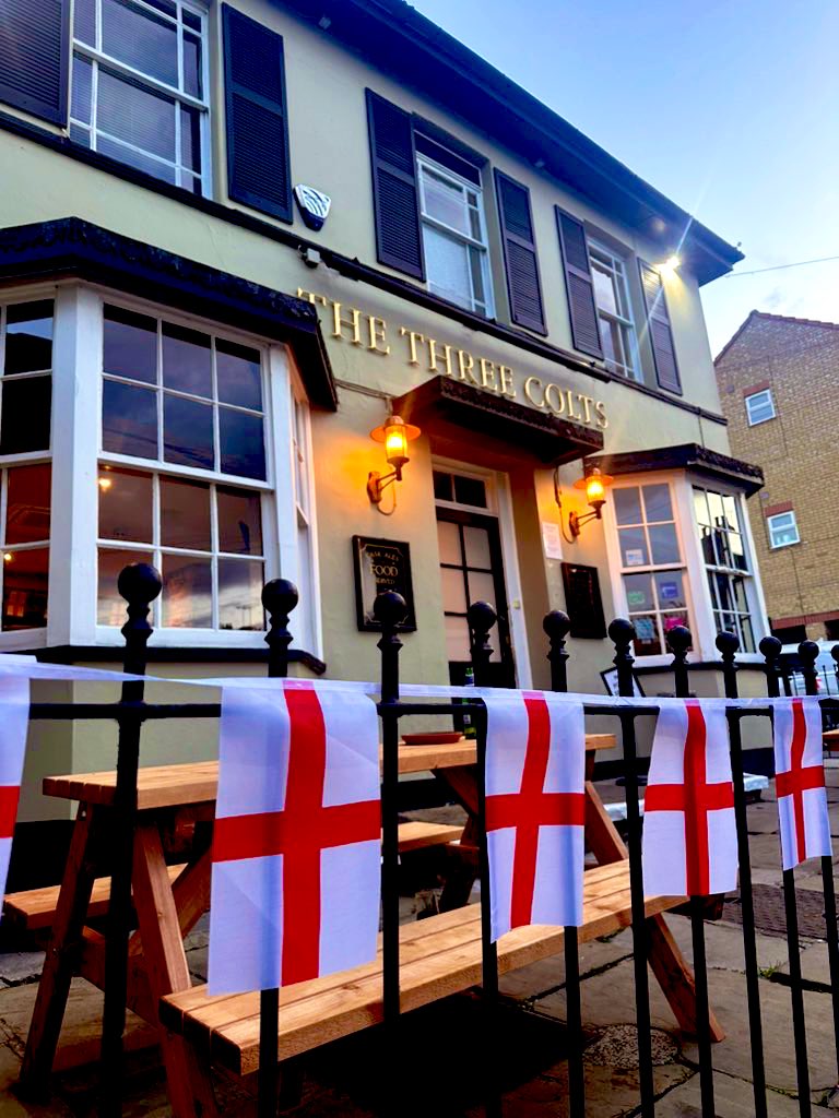 If you’re out drinking tomorrow, lunching or dining in a pub, look for one with St George’s flags.

Then you’ll know that pub genuinely wants to be part of this country’s identity and traditions 🏴󠁧󠁢󠁥󠁮󠁧󠁿
