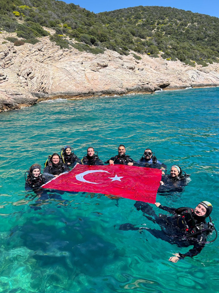 _kousat's tweet photo. ”Egemenlik, kayıtsız şartsız milletindir.”
Geleceğimizin teminatı çocuklara armağan edilen bu özel gün, milletimizin en kıymetli değerlerinden biridir.
23 Nisan Ulusal Egemenlik ve Çocuk Bayramı kutlu olsun! https://t.co/7XGCZkbOdt