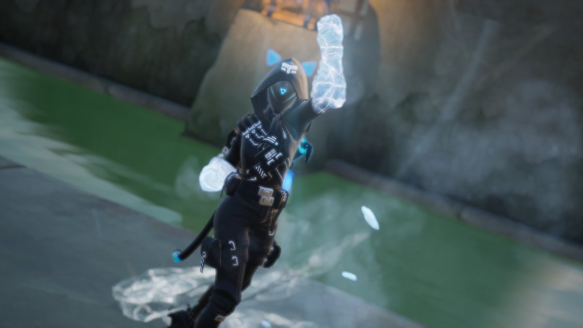 JPTAILS42's tweet photo. she is got hands rated E for everyone #Neuralynx #Fortography #Fortnite #FortniteFanArt #FortniteLAWLESS https://t.co/h0AZ0agF7b