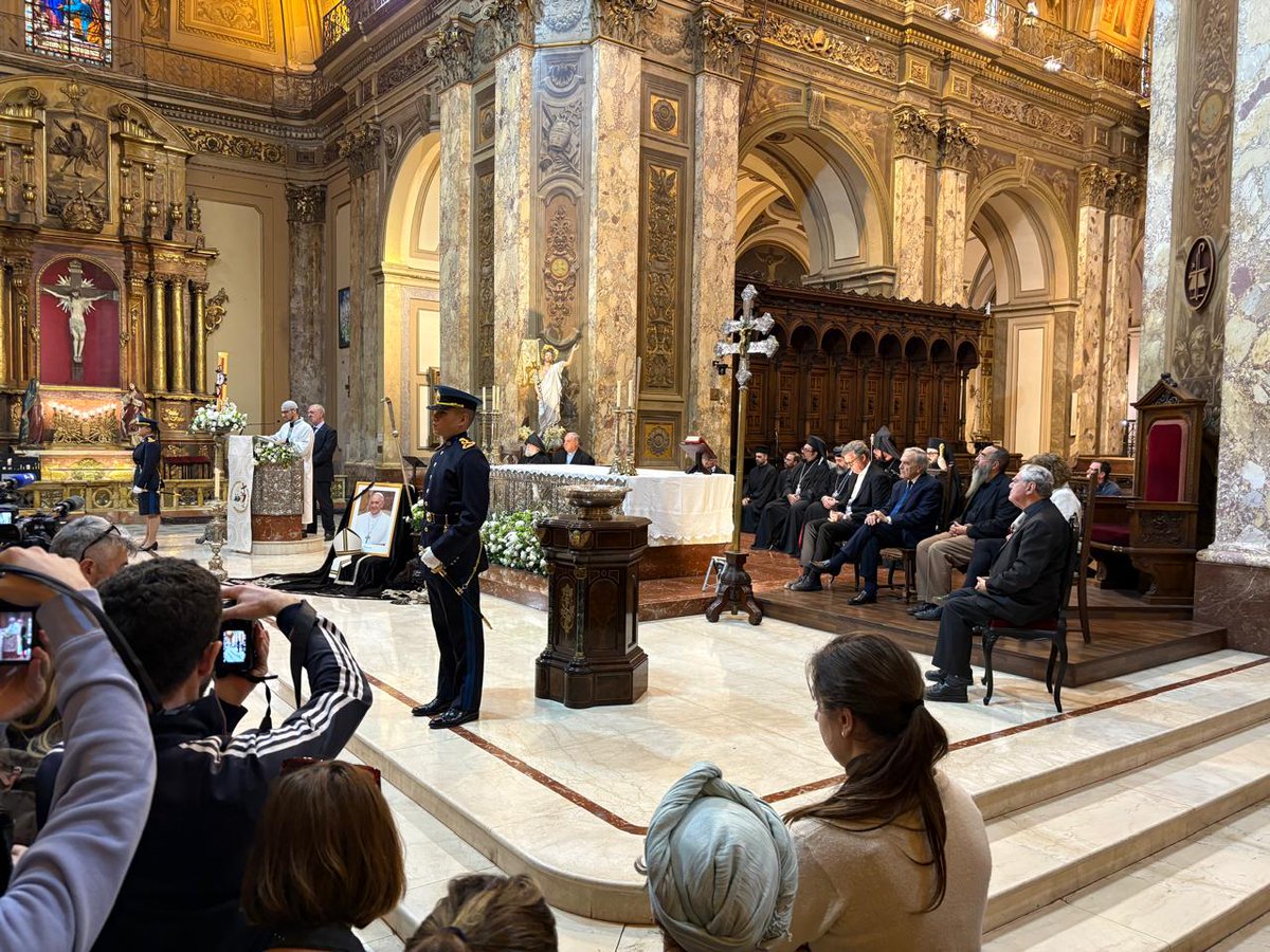 Hoy 22 de abril, a través de su presidente David FROL, el CALIR estuvo presente en la Catedral Metropolitana de Buenos Aires, participando de la ceremonia interreligiosa con motivo del fallecimiento del Papa FRANCISCO #libertadreligiosa #dialogointerreligioso