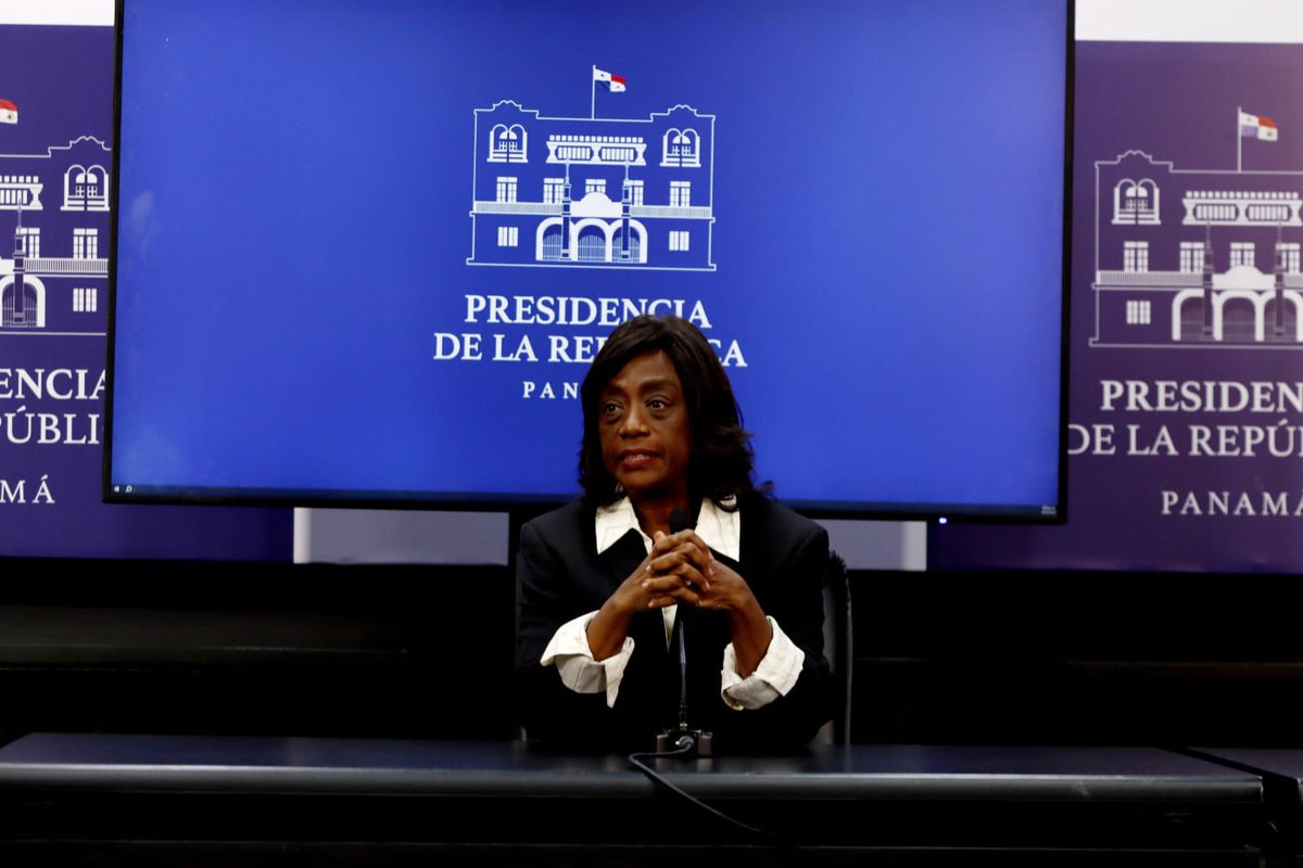 *MEDUCA da paso clave para garantizar conexión a internet de todas las escuelas de país a bajo costo*

_Tas la apertura de sobre del proceso de licitación, la ministra Molinar destacó que el MEDUCA pagará muchísimo menos por el servicio de internet en las más de 3 mil escuelas