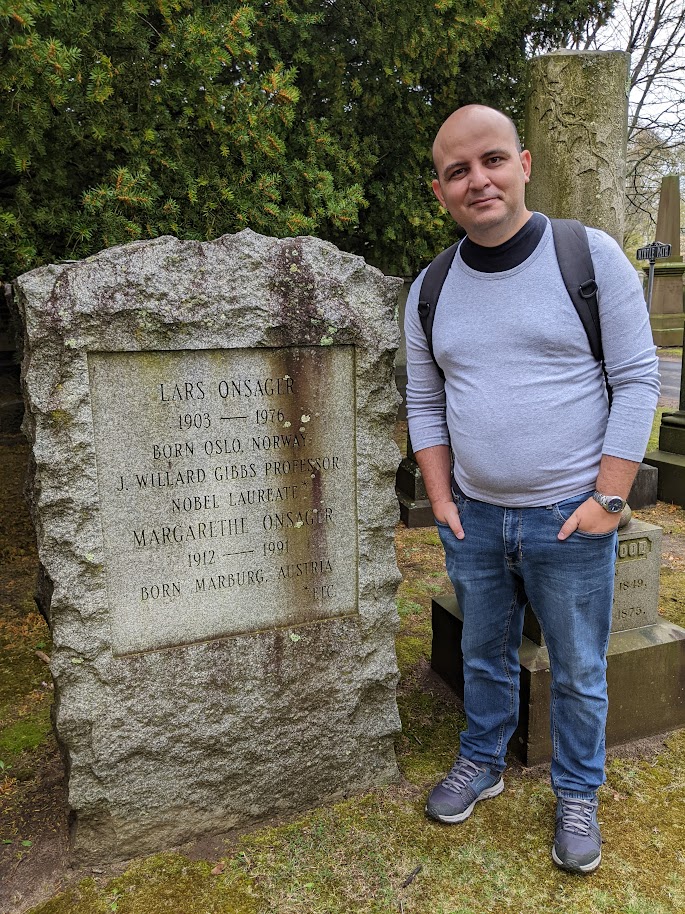 Gibbs, Onsager, and Kirkwood. Boltzmann's tombstone will forever be the best one, but Onsager's is pretty epic!