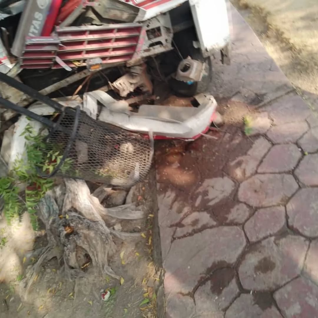 ⚠️💥🚌 #NoticiasViales (22/04) #Anzoátegui Colisión de un vehículo de transporte público contra un objeto fijo en #Barcelona, cerca del Puente Monagas. Una persona resultó lesionada. #22Abr 

Info: <a href="/bomberos_anz/">Bomberos Anzoátegui</a>
✍🏻 <a href="/andrearochap/">Andrea C Rocha P</a>