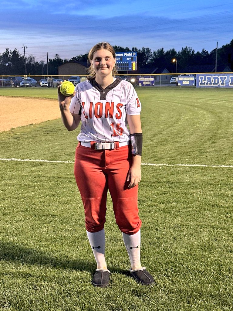 SEK_Sports's tweet photo. π£ @JourneysbyGina SEK Bomb Squad π£
π₯ Baxter Springs junior Emily Schoon went yard with a 3-RUN HOMER against Riverton! π₯ #SEKSports #sports #kansas #kshaa #SEKelite #homerun #softball #BaxterSprings #JuniorPower https://t.co/ZF0KjBNapJ
