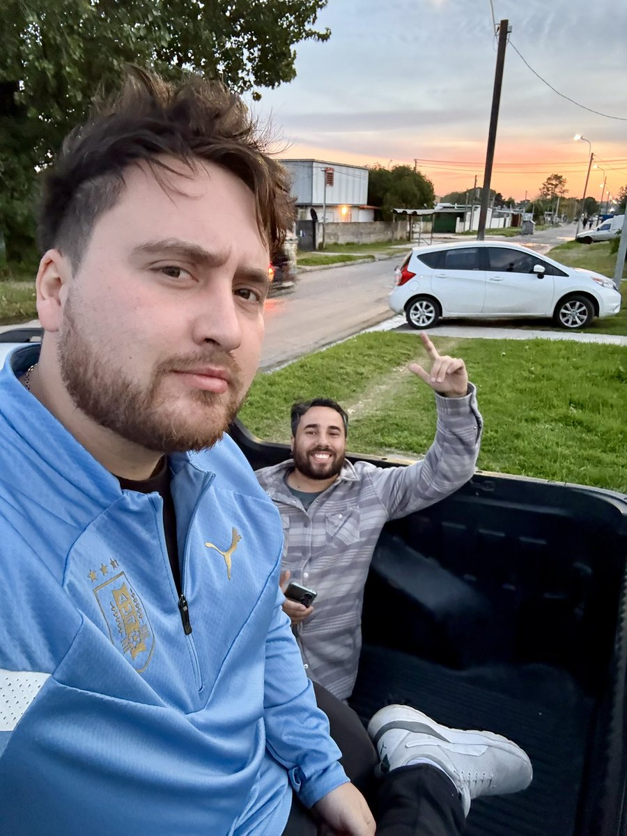 Estuvimos recorriendo Piedras Blancas con <a href="/BryanAraujoOk/">Bryan Araujo Blanco</a> candidato a alcalde del Municipio D.
Escuchamos vecinos y compartimos propuestas.
Luego doblamos listas en Paso Molino.
Faltan solo 19 días para cambiar Montevideo ¡YA ESTÁ! <a href="/MartinLemaUy/">Martin Lema</a> intendente.