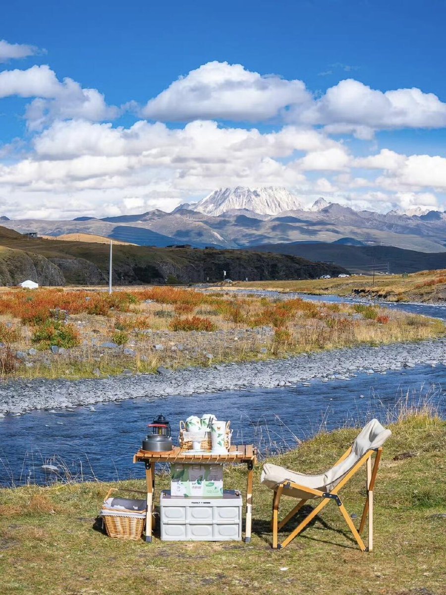 GanziChina's tweet image. #Gunong Village in Ganzi is so stunning. Camping, barbecuing, and rolling around on the Tagong Grassland at the foot of the snow-capped peaks? Pure magic!
Ticket: Free
Parking: ¥25/vehicle
Camping: ¥50-100
#GanziGuide #SpringTrip #Ganzi #Travel #Tourism #China #Sichuan #Tagong