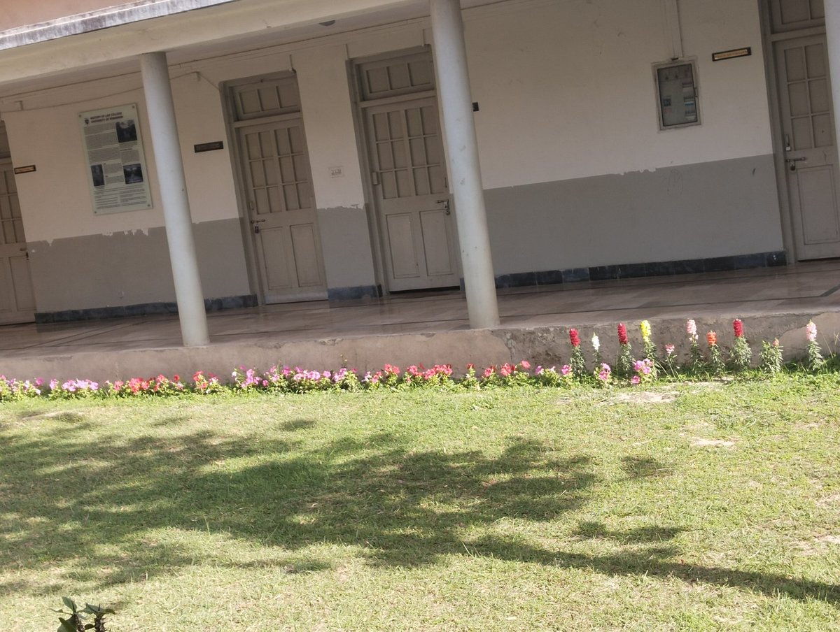 "جن کے متعلق ہم یہ گمان کر لیتے ہیں کہ ان کے بغیر رہ نہیں پائیں گے ، تو وقت اپنے طور پر ثابت کر دیتا ہے کہ ان کے بغیر بھی رہا جا سکتا ہے۔"
عسر یسرا 
السلام علیکم 
صبح بخیر 🕊️