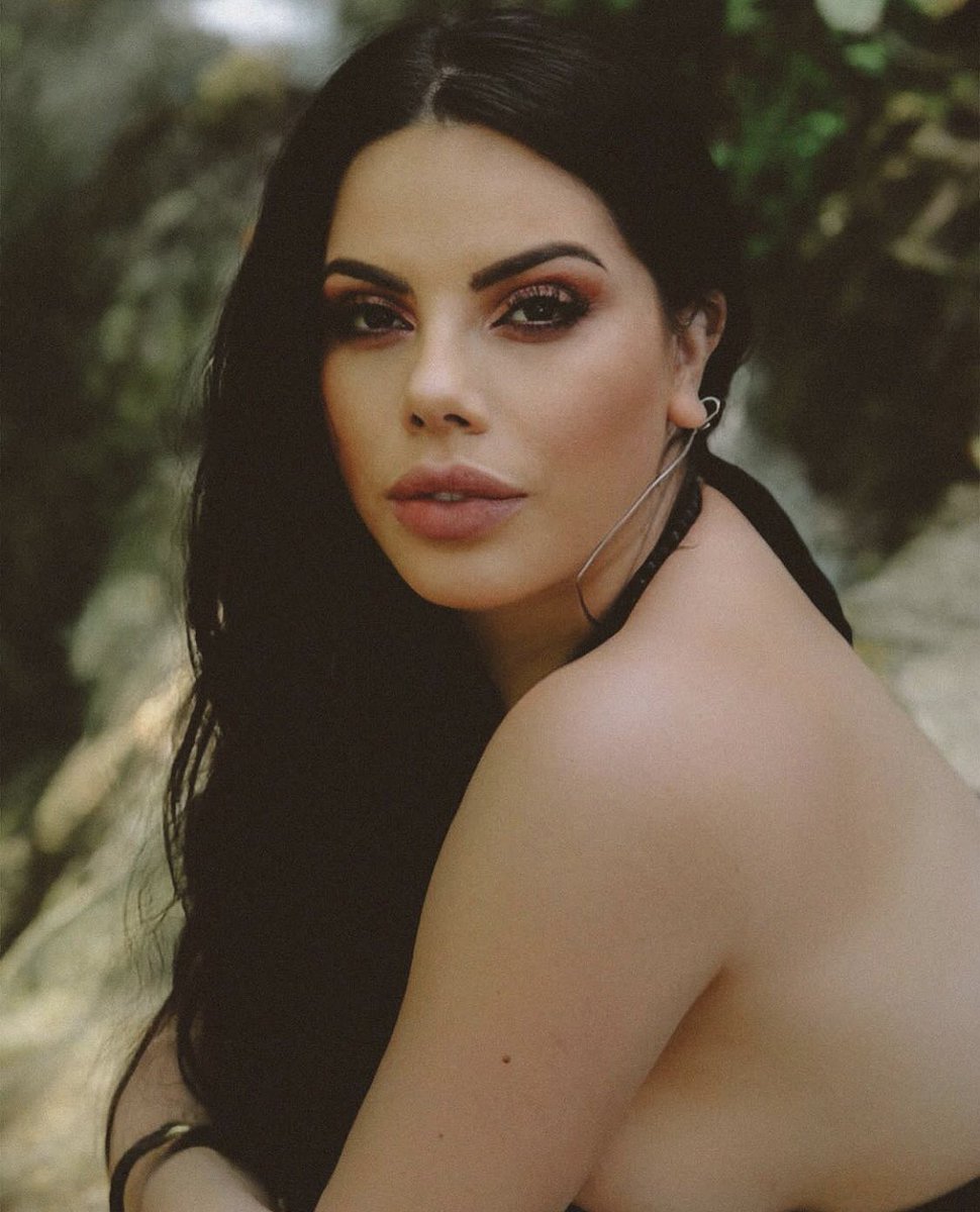 Lizbeth Rodríguez supera los 1.8 MIL MILLONES de visualizaciones en YouTube.