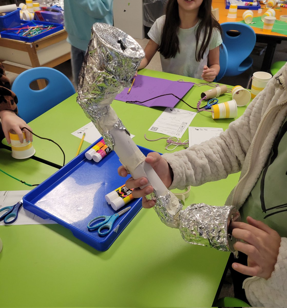 4th looked at internal &amp; external parts humans have that help them live &amp; grow. Then, they were challenged to create a tool to hear someone's heartbeat❤️...❤️...❤️...❤️
#STEM #STEAM #NGSS #heartbeat #challenge
