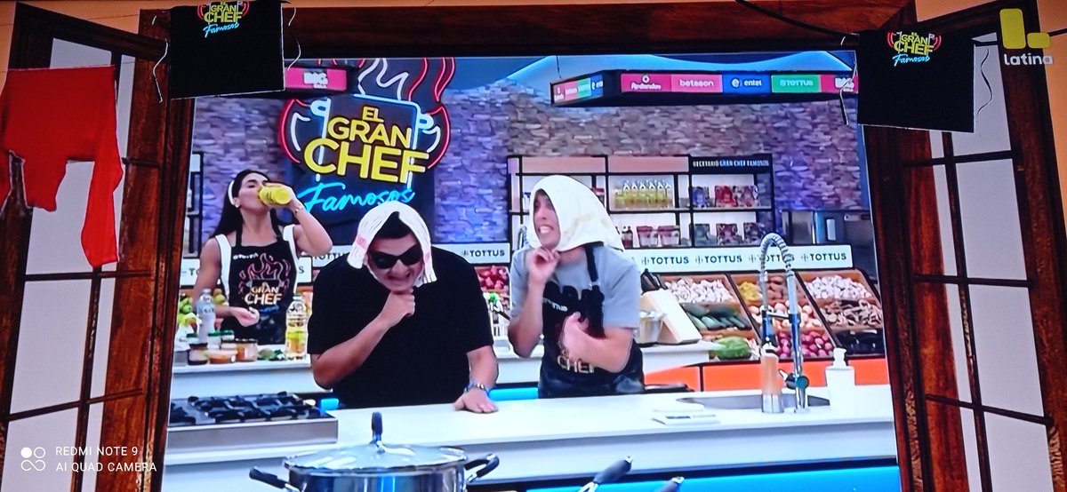 Ani1851434's tweet photo. Yo y mi vecina hablando de lo que pasa 😂💯 
No puede faltar:"Y como dijo mi ex esto se acabó" 💫
#ElGranChefFamosos
#TeamCariñito Tu Terror 😱 
@mauriciomesones https://t.co/TJEPlkXcsq