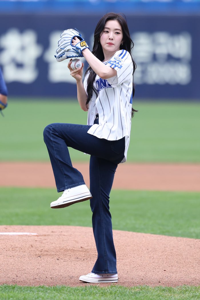 IRENE (아이린) NEWS tweet media