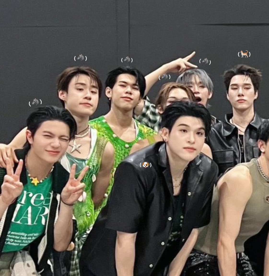 mtbbnch's tweet image. ลูกๆผมน่ารักท้างหมด🫵🏻
ยุกหมาป่า ยุกม๋า ยุกแงว (🐺🐶🐈⬛)
#skywongravee #hirunkit_ #LYKN