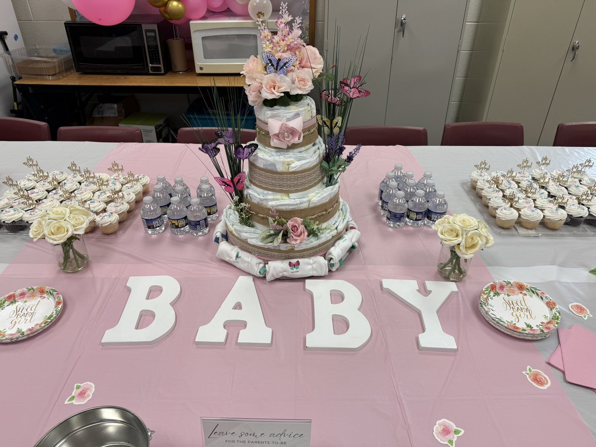 Baby girl and I were showered with love at school today 🩷