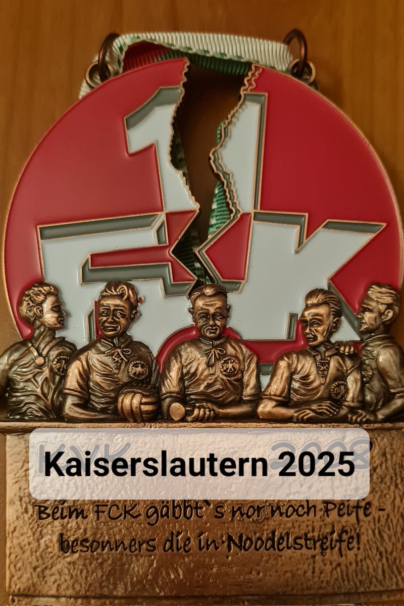 Das ist der Orden des KKV von 2008. Passt aktuell jetzt wieder. Das Pro und Contra der Entlassung von M. Anfang. Wir bleiben einfach #Chaoslautern.
Man sollte nur jetzt schon an der DFB Trainer Akademie sich neue Talente sichten. Von den etablierten wird bald keiner mehr kommen.