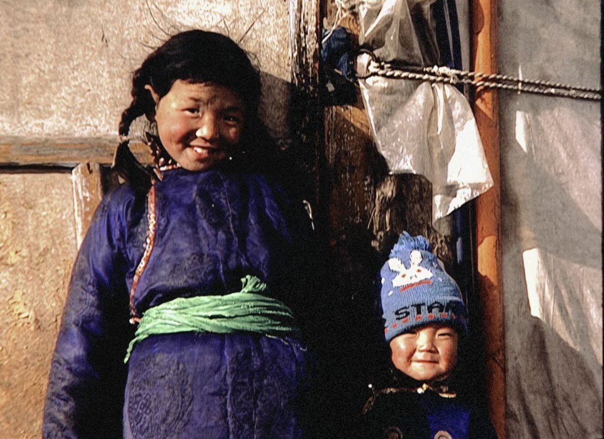 草原太辽阔，人却太渺小
总觉得来日方长，殊不知人生是减法，见一面，少一面，来日并不方长