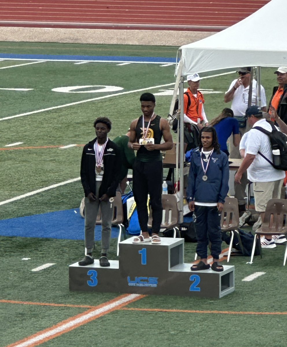 JohnWill36's tweet image. BLESSED @xlv_jayson went through it all injured ECT but you had a TRUE KING in JESUS and a SUPER MOM!!! @trw1624 And a Great support team children’s hospital @emersonmavATs 
@EHSMavsFB 
@EHSMavs_TrackXC and YOUR BACK!  AUSTIN STATE TRACK MEET!!! We COMING ONE MORE MOVE!! 🥇🙏🏾