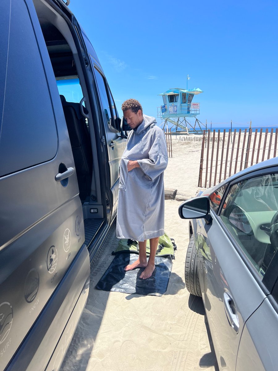 malooracks's tweet image. 🌊 Just got out of the water and once again grateful for my Malo’o Avo Changing Poncho 🙌
If you're tired of the beachside dance trying to keep your towel up, trust me, this poncho is worth it 

#MaloO #ChangingPoncho #BeachLife #SurfGear #SwimEssential #NoMoreTowelStruggles