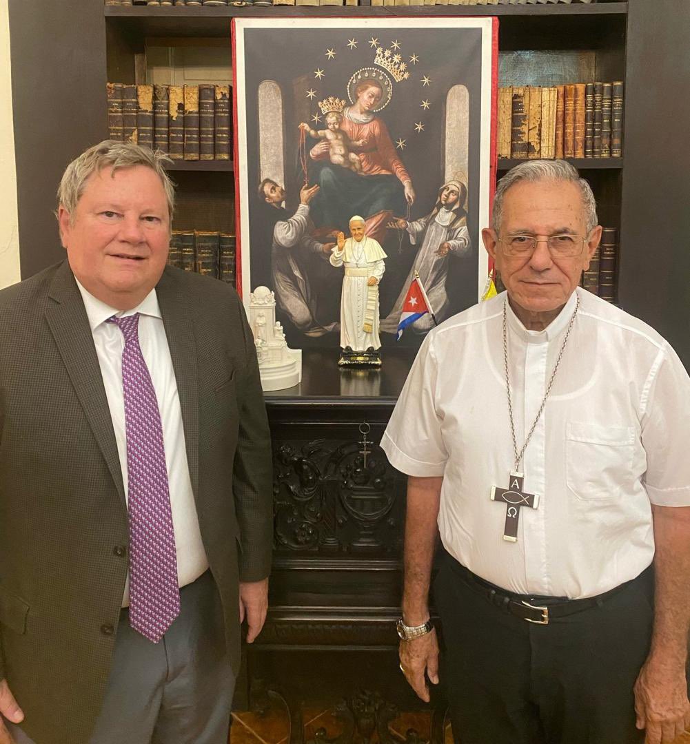Nuestro Jefe de Misión Mike Hammer se reunió con el Cardenal Juan de la Caridad García Rodríguez y le expresó sus mas sentidas condolencias por el fallecimiento del Papa Francisco.