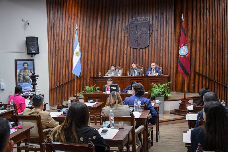 Temas a abordar en la Sesión Ordinaria

Ediles tratarán 17 Proyectos legislativos con dictámenes. Se suman a ellos los Proyectos presentados Sobre Tablas y Solicitudes de Informe.

🗓️ miércoles, 16.00 hs
📡 Transmisión en vivo <a href="/ConcejoSalta/">Concejo Deliberante de Salta</a> 

📲 Más info cdsalta.gob.ar/temas-abordar-…