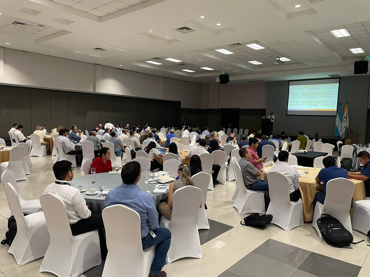 CREE_HONDURAS's tweet photo. Como parte de la transparencia y el acercamiento de la CREE con los Agentes del mercado y los usuarios, se realizó en SPS el evento "Socialización de las Modificaciones al Formulario de Registro Público" el cuál contó con la participación de representantes de más del 84% de las empresas generadoras.