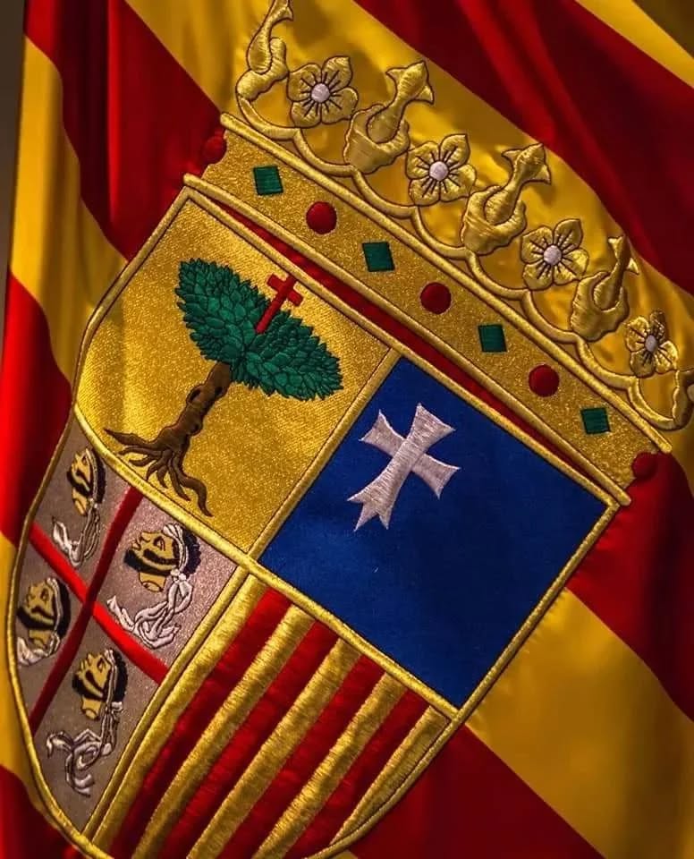 Polvo, niebla, viento y sol
y donde hay agua, una huerta;
al norte, los Pirineos:
esta tierra es Aragón. 

Feliz día de San Jorge,santo patrón del Reino de Aragón. 

ENTALTO ARAGÓN !!! 💛❤️💛❤️💛❤️

#sanjorge2025 #diadearagon