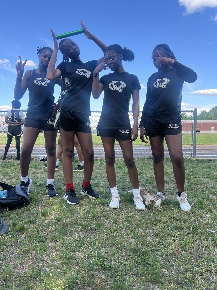 JmcssA's tweet photo. 4x200 .. 2nd place.. Camora Hunter, Cedkelis Glass, Jahbrandis Love, and Kendall Thaxter!!!!! WAY TO GO LADIES!!!! #GreatRace #YoungCougarPride @jcmmscougars @suptking https://t.co/twRtSJ2bn2