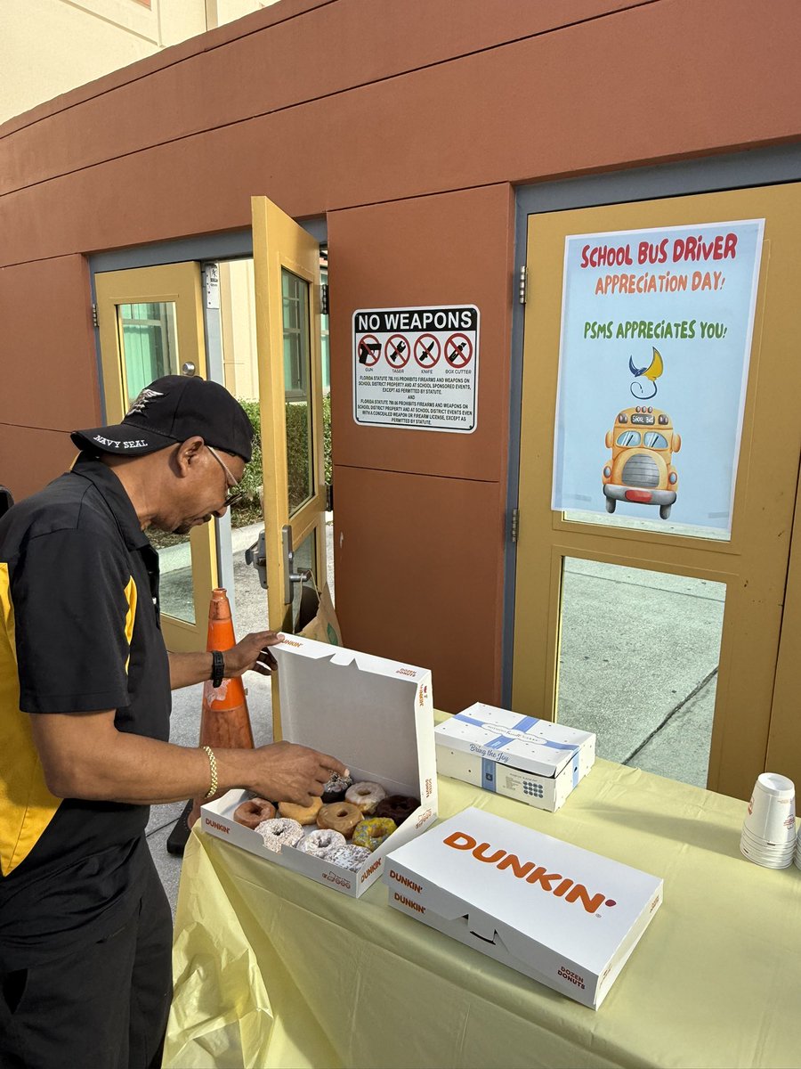 kjmartinez__'s tweet photo. Happy School Bus Driver Appreciation Day to our amazing drivers who go the extra mile for our Stingrays! π We started the day with donuts and coffee and ended with goodie bags! Thanks for all you do!
πβπ© #ThankABusDriver @palmspringsms https://t.co/ncW6dxtaeW