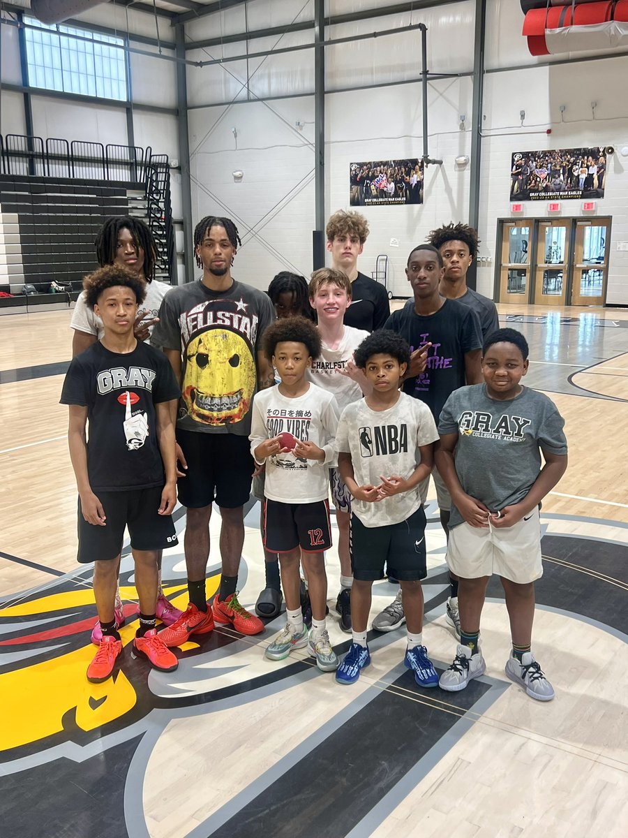 I appreciate <a href="/thecamscott23/">Cam Scott</a> stopping by Gray this afternoon to get some work in with the crew! <a href="/GCACoachPope/">Elliott Pope</a>, you are the MAN! We got better today. ✊🏾❤️ 🦅