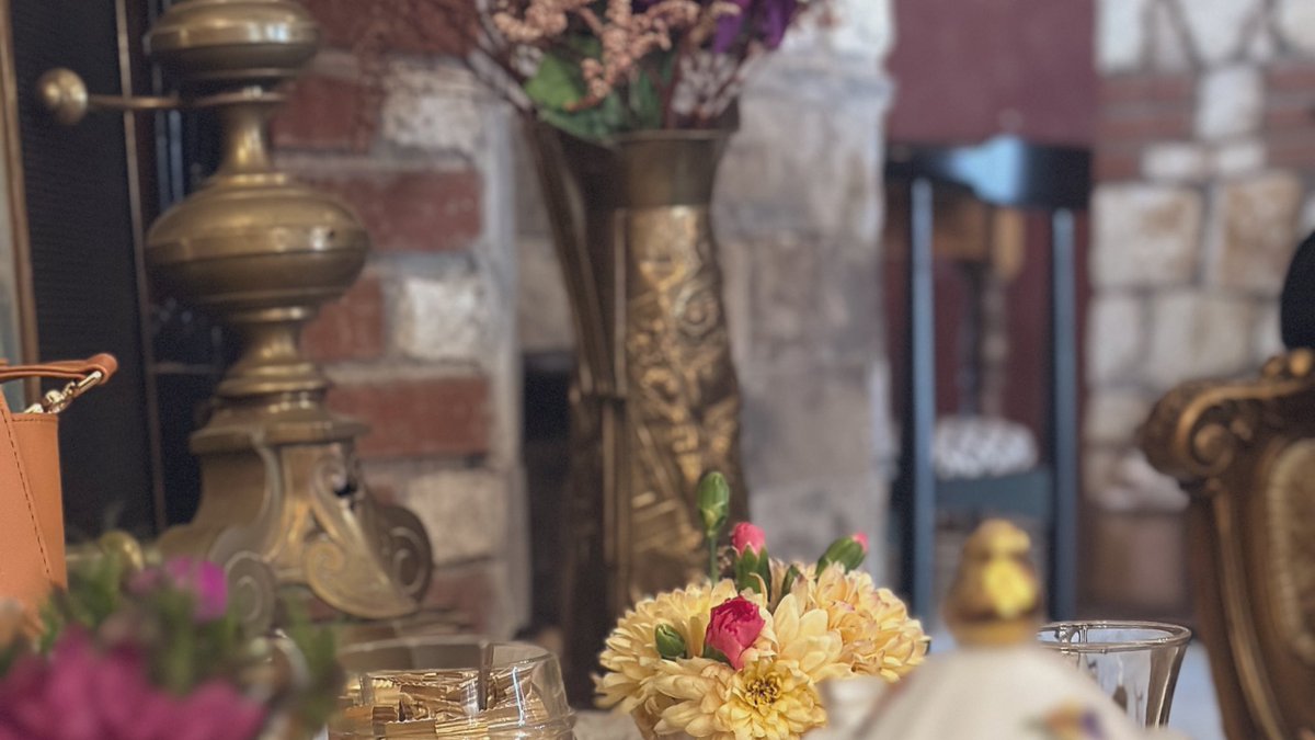 | Bahar gelir çiçek olur açarım.