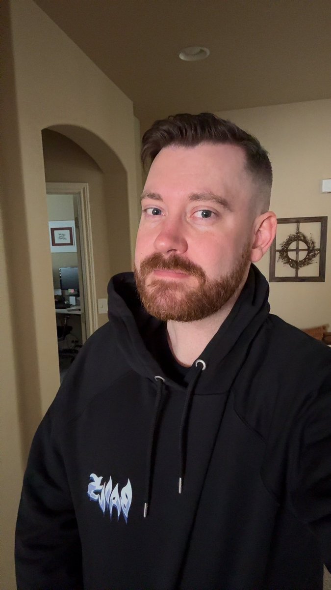 SauceSwansonRL's tweet photo. Amazing quality hoodie🤘🏻 Thank you @baileyryanne https://t.co/CmlawFHeBD