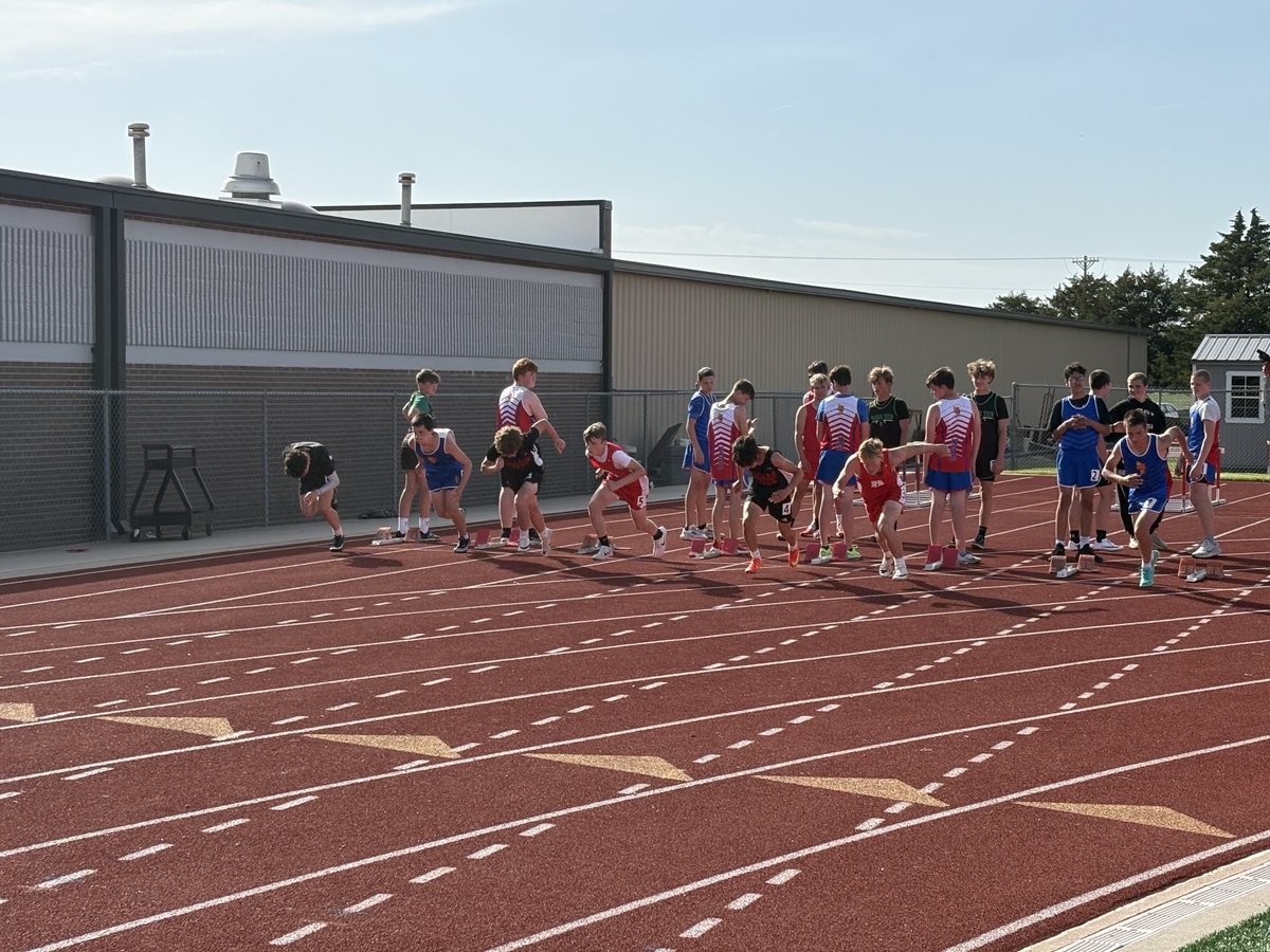 Wildcat Athletic Complex is the place to be today hosting middle school track, high school baseball, and high school softball on our  ⁦@MammothBuilt⁩ turf fields. It is a great day to be a Wildcat!
