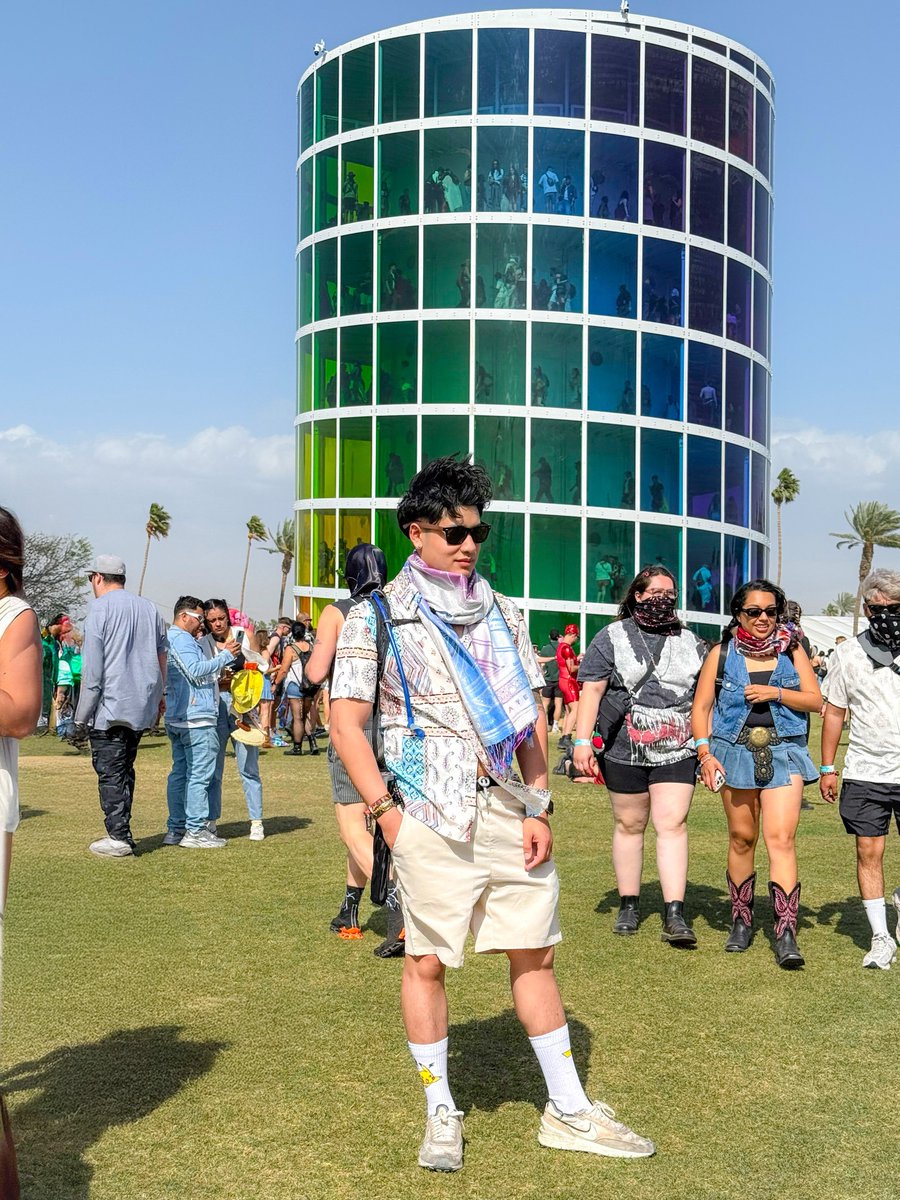 TimmyChooos's tweet image. Besides the the dusty wind, Coachella weekend 2 was ALL VIBES