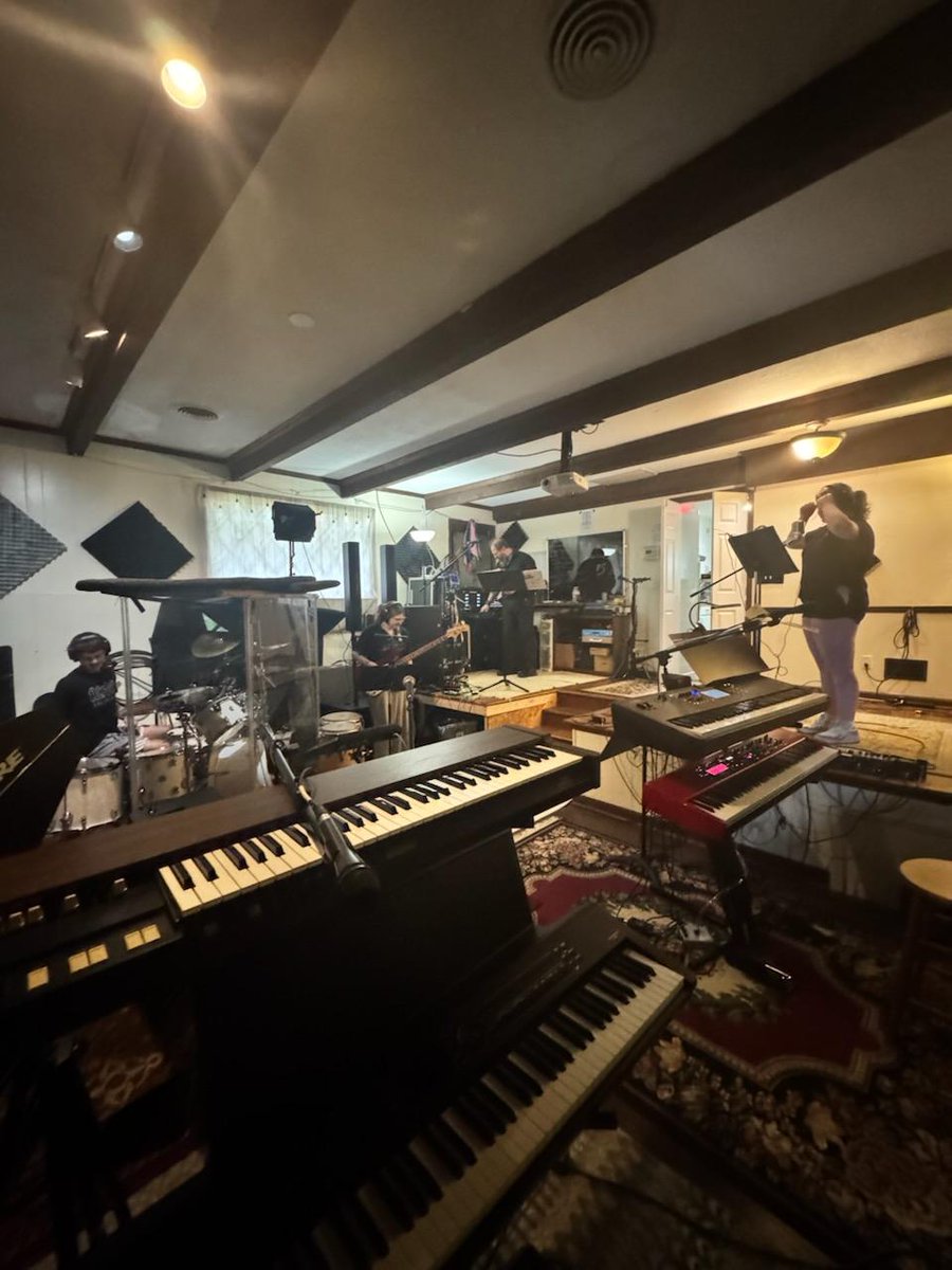 hnmgso07's tweet image. Student bands "Drunk Monkey" and "Blind Gecko"rehearsal for Rocking Into Spring!!! 

#highlandnorthmusicacademy #studentrockers #studentconcert #rockingintospring #greensboromusic #carolinamusic