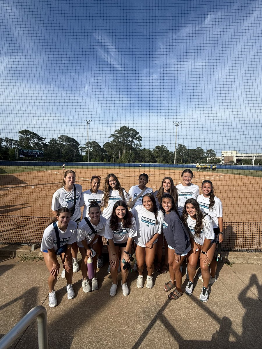 fscj_vb's tweet photo. Manta Ray Volleyball at Softball Code Blue! ๐ค
#FinitToWinit ๐ฅ https://t.co/hUiEWvzCcH