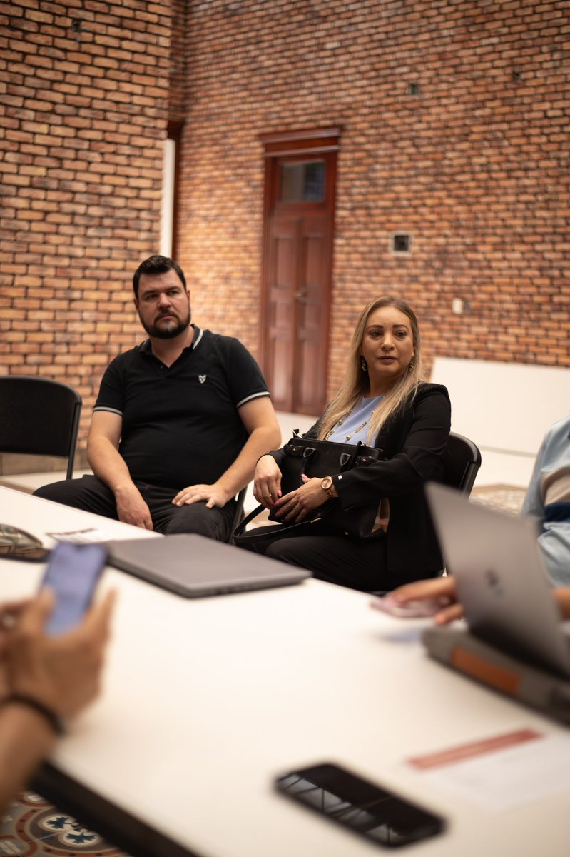 Nada grande se hace solo.
Agradecido con este equipo que trabaja con seriedad, visión y amor por #Durango.
#CambioVerdadero